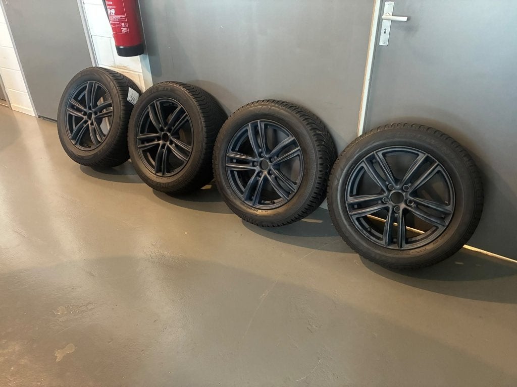 BMW X1 X2 F48 F39 velgen 17 inch zwart + winterbanden