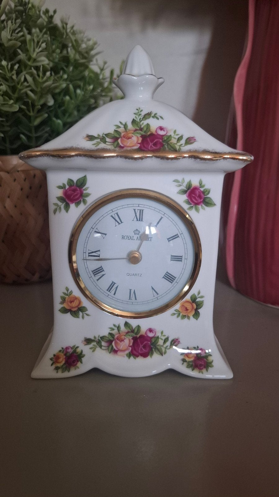 Royal Albert Old Country Roses Quartz Tafelklok, Antiek en Kunst, Ophalen