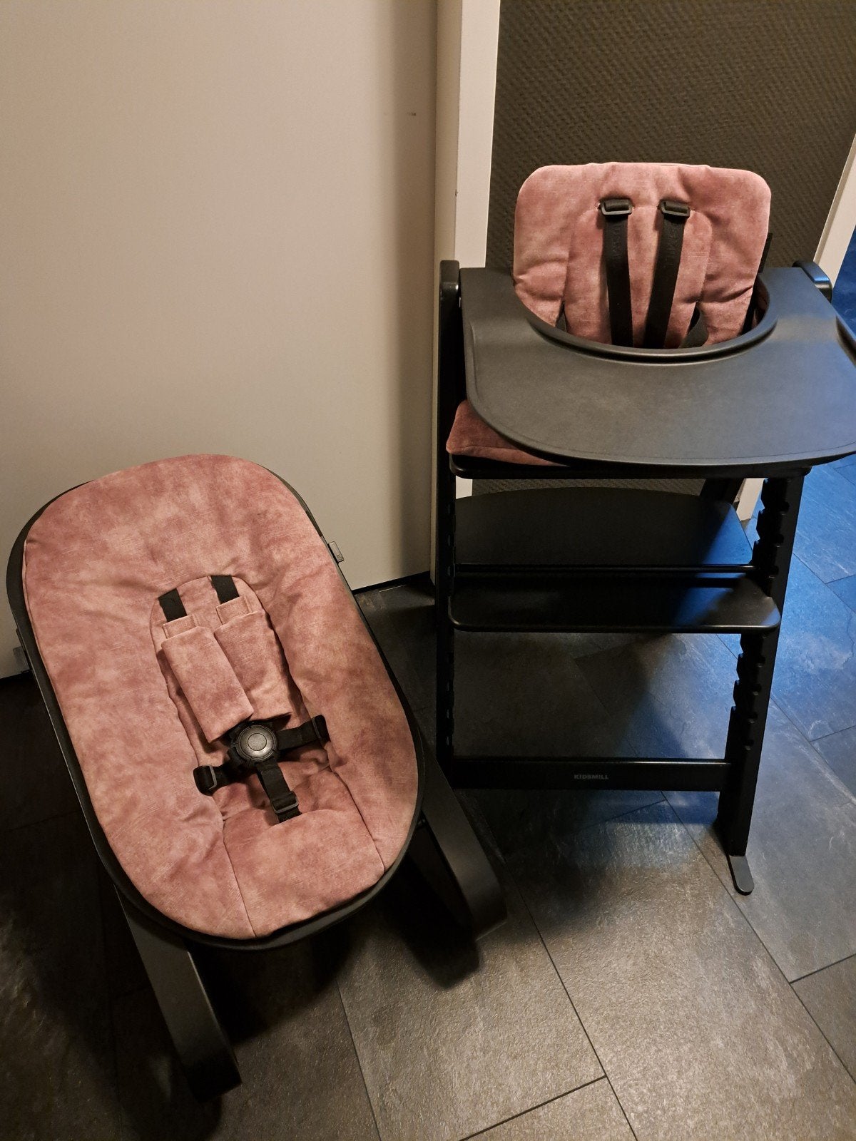 Kidsmill Up Kinderstoel: wipstoel Kussensets babyset eetblad, Kinderen en Baby's, Kinderstoelen, Ophalen, Zo goed als nieuw, Meegroeistoel