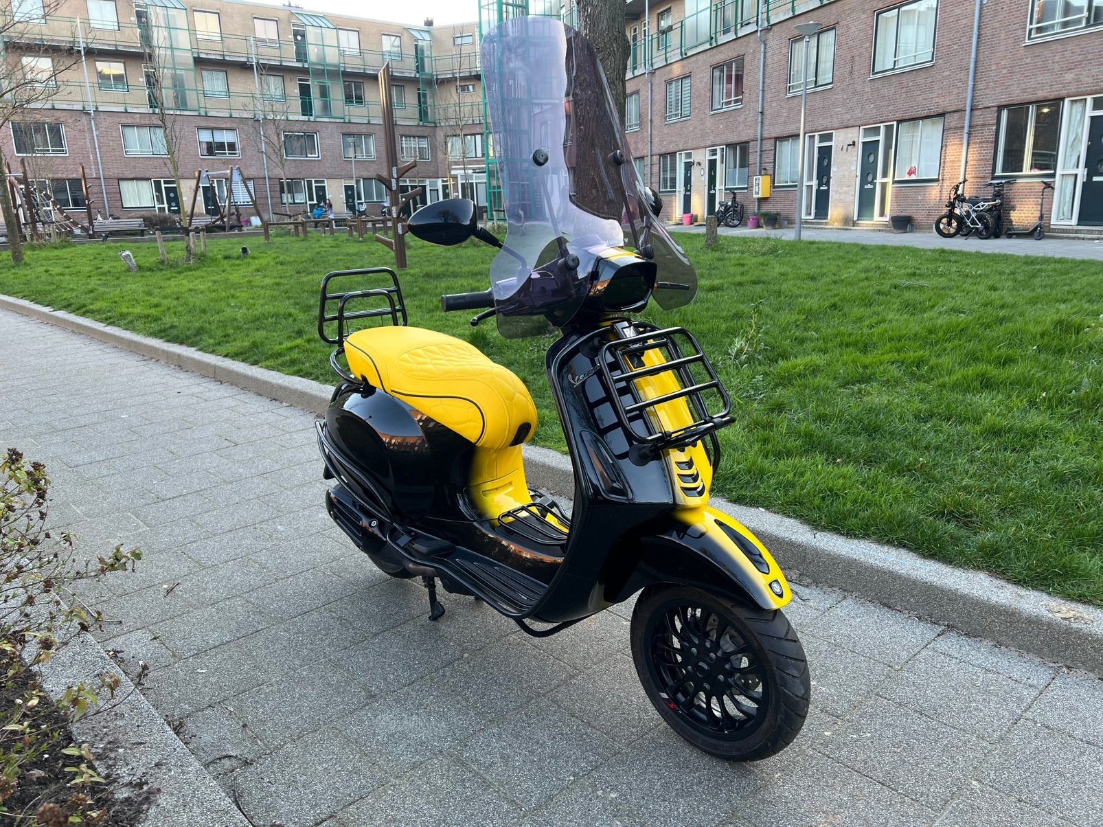 Vespa Sprint Mansory E5 | 2024 | 150km oud | 1e eigenaar, Fietsen en Brommers, Scooters | Vespa, Ophalen, Zo goed als nieuw, Benzine