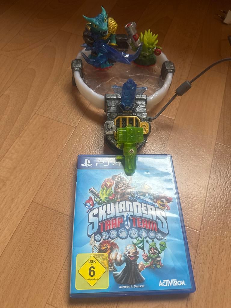 Skylanders Trap Team PS4 met portal en figuren, Spelcomputers en Games, 2 spelers, Ophalen of Verzenden, Zo goed als nieuw, Avontuur en Actie