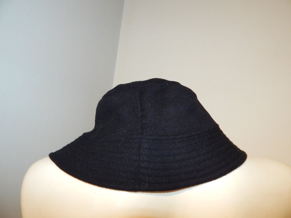 Max Mara wollen hoed zwart van kleur vissers hoedje, 56 of 57 cm (M, 7 of 7⅛ inch), Verzenden, Hoed, Max Mara