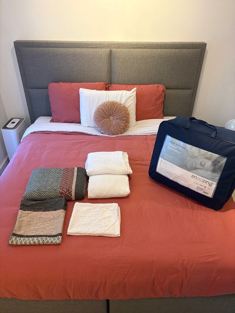 Volledig opgemaakt bed +topper +kussens+beddengoed (180x200), Ophalen, Tweepersoons, Zo goed als nieuw, 180 cm