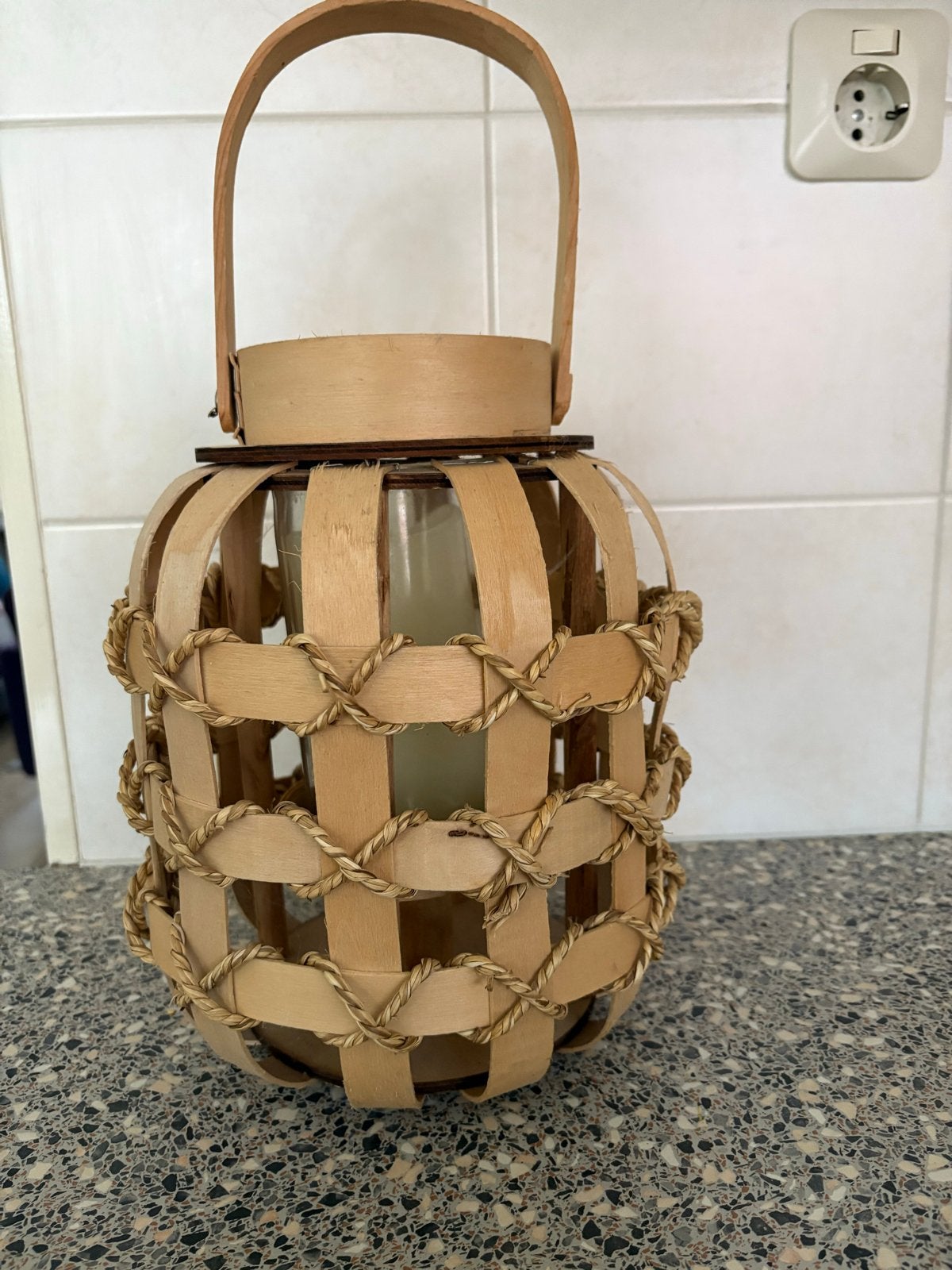 Houten lantaarn met touwdecoratie en LED-kaars, Ophalen of Verzenden, Zo goed als nieuw, Hout, Bruin
