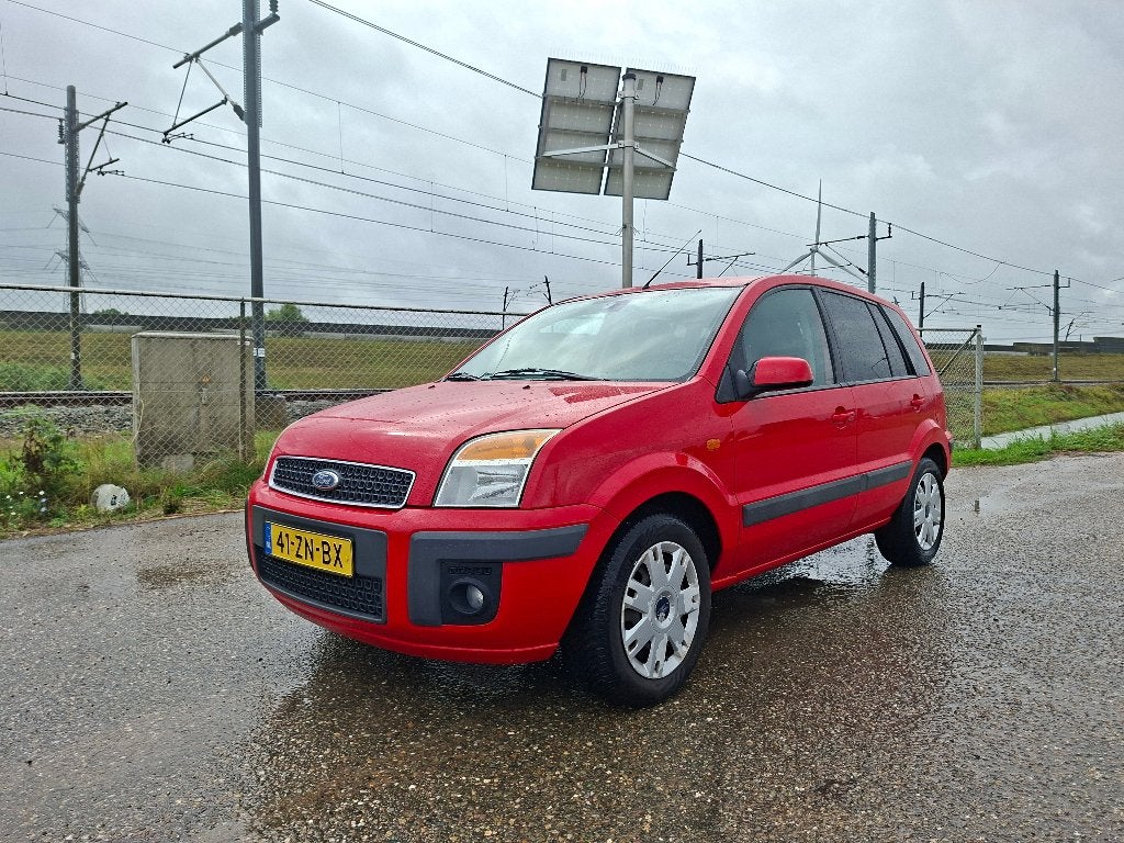 Ford Fusion 1.6 16V 2008 Rood Airco, Voorwielaandrijving, 1596 cc, 100 pk, 49 €/maand