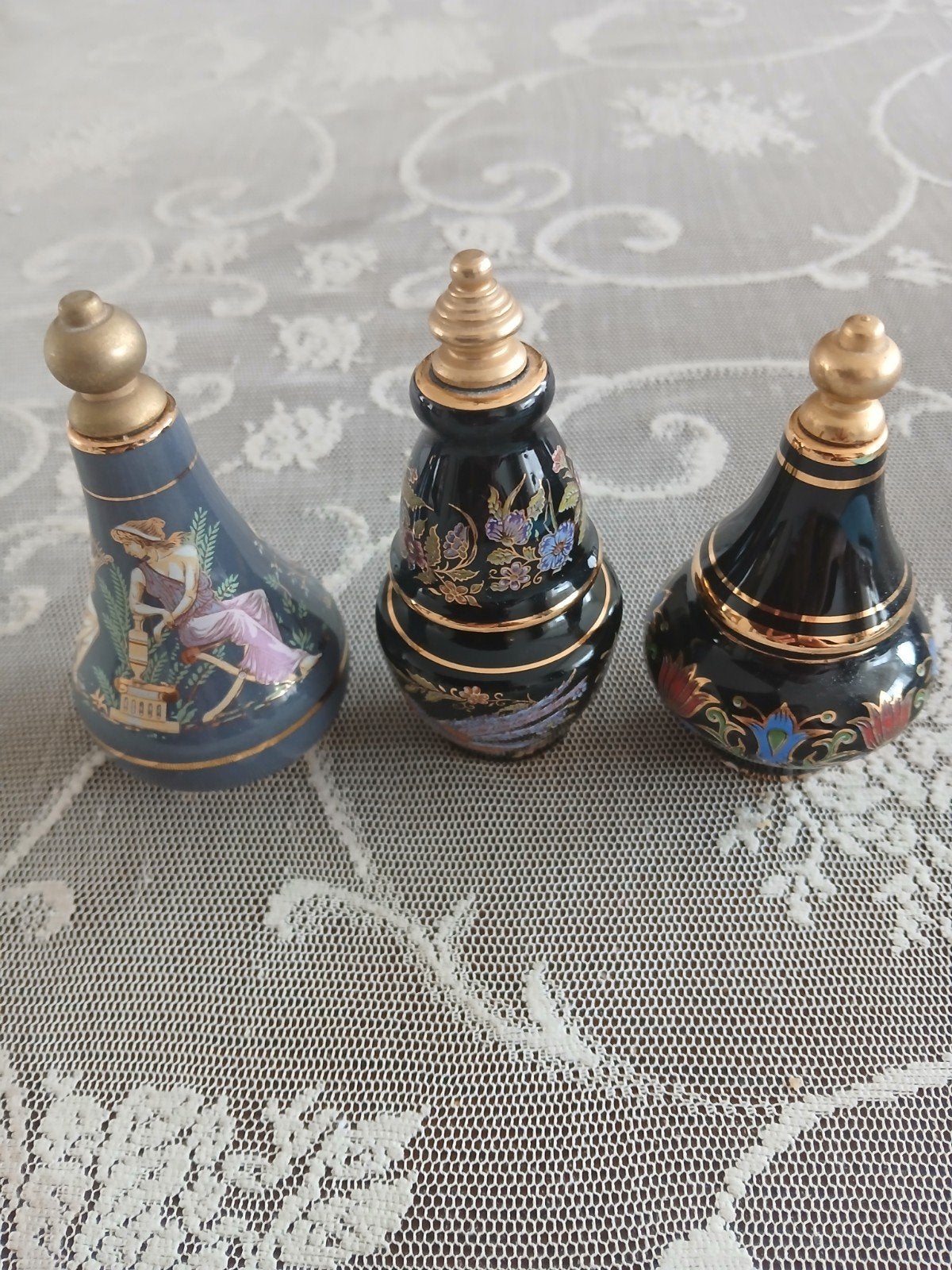 3 Griekse parfum/crème flesjes van keramiek, Ophalen of Verzenden, Miniatuur, Gevuld