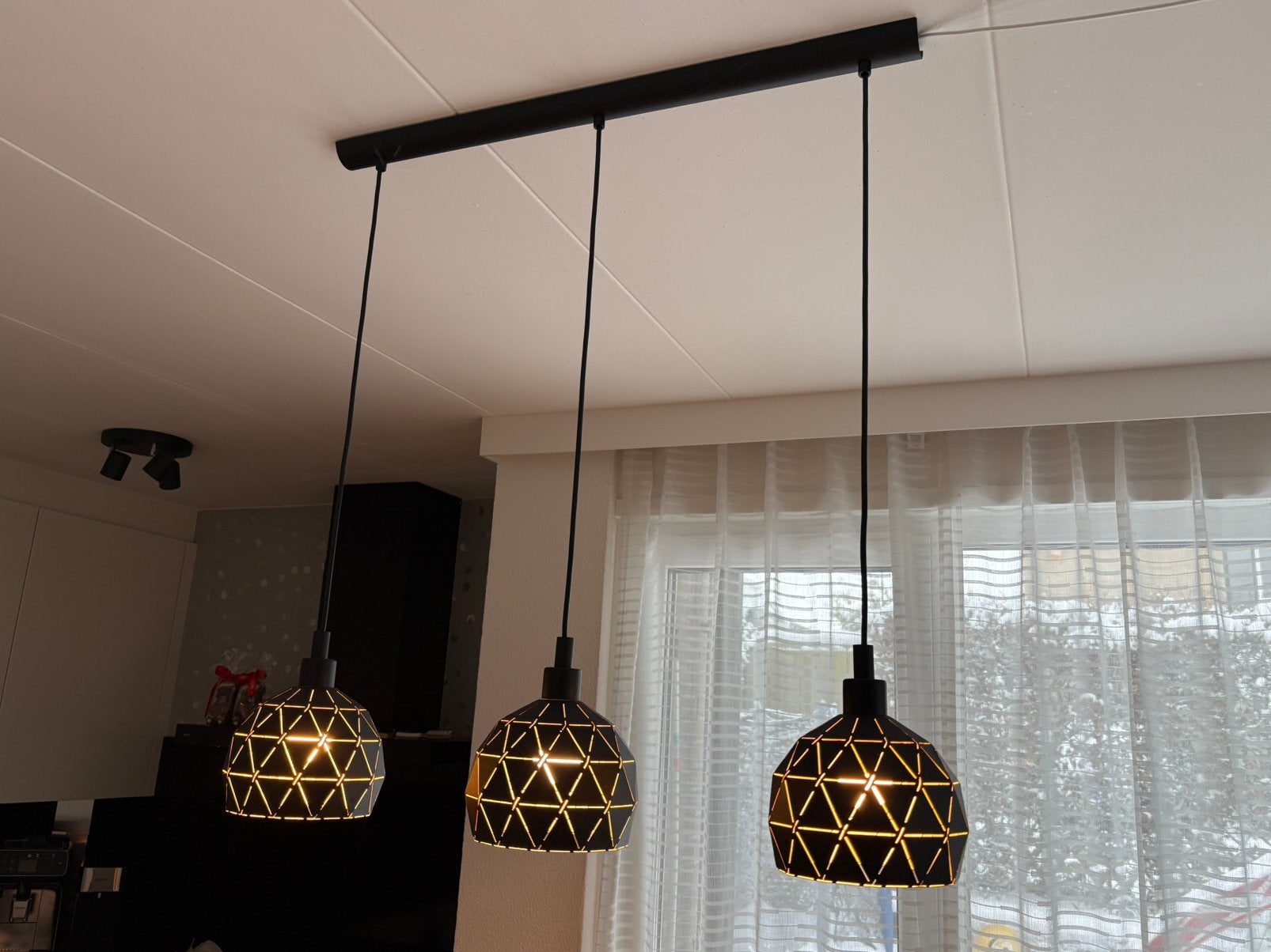 Zwart metalen Eglo hanglamp inclusief ledlampen., Ophalen of Verzenden, Zo goed als nieuw