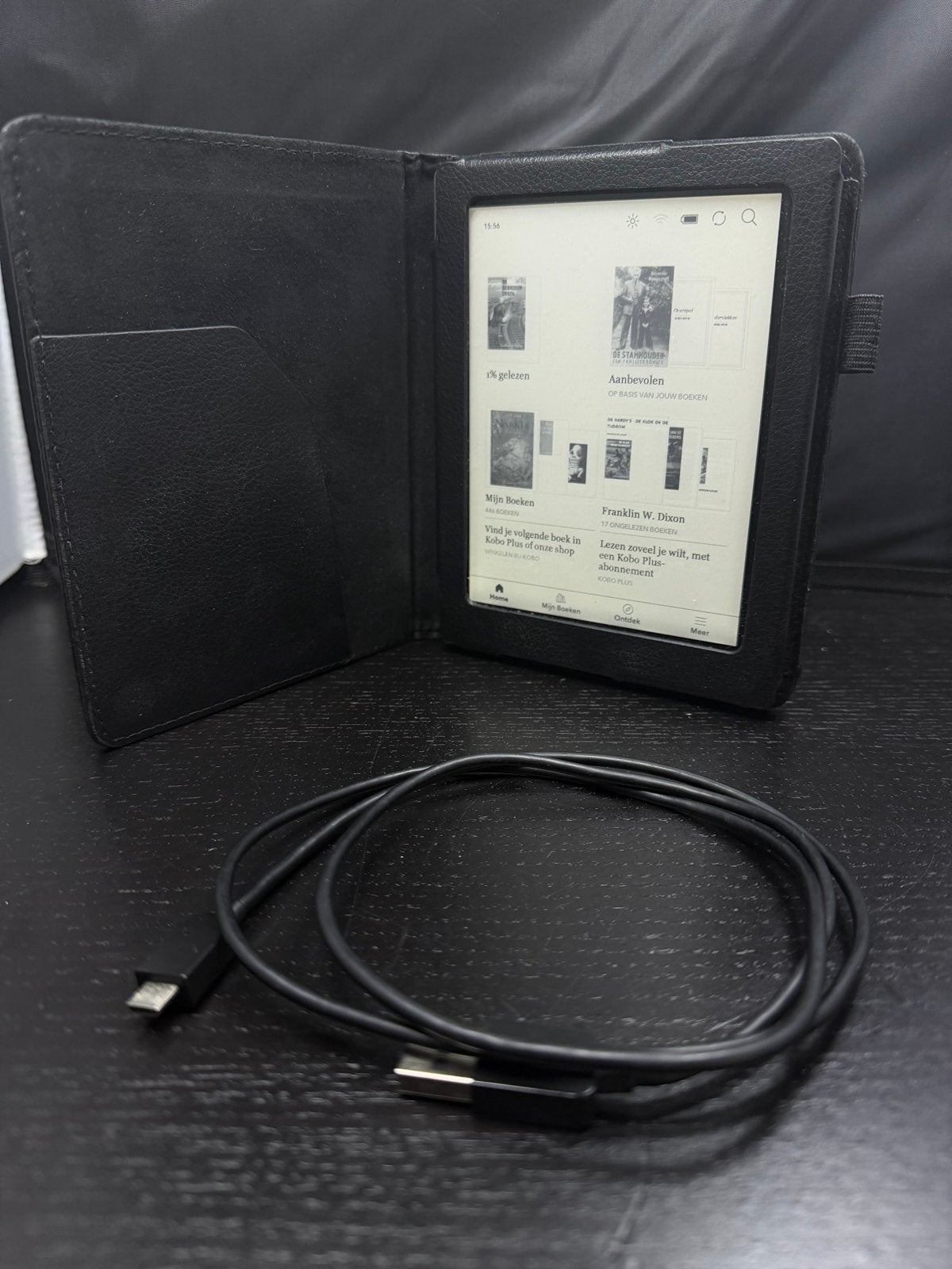 Kobo Aura N514 e-reader met hoes en USB-kabel + 396 boeken, S, Ophalen of Verzenden, Zo goed als nieuw, D