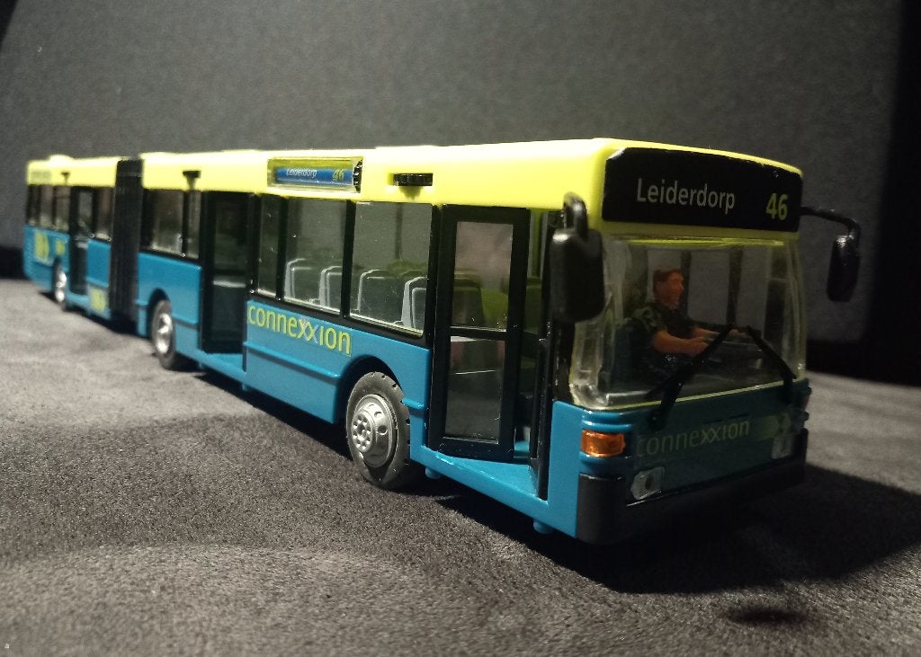 Connexxion gelede bus Leiderdorp 46 – met duwfunctie, Hobby en Vrije tijd, Overige merken, Gebruikt, 1:32 tot 1:50, Overige typen