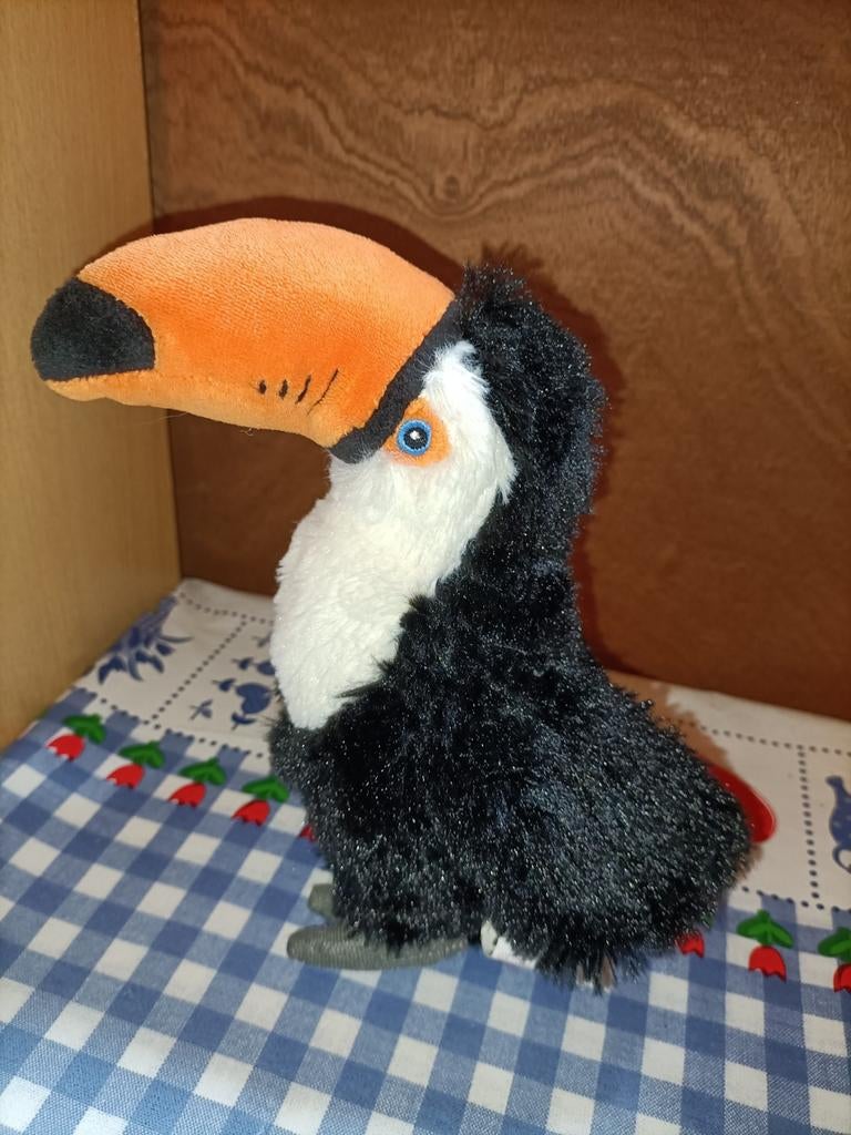 Toekan knuffel PIA Soft Toys 21 cm gemeten zonder staart, Ophalen of Verzenden, Zo goed als nieuw, Overige typen