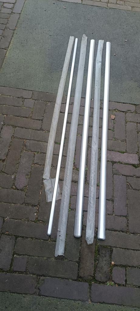 VW kever NOS brede sierstrips voor op treeplank., Ophalen