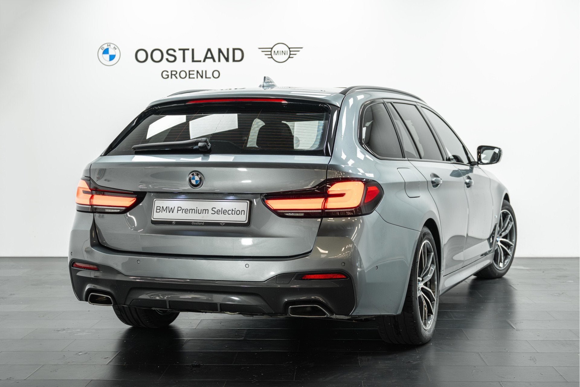 BMW 5 Serie Touring 520i High Executive M Sport Automaat / P, Auto's, Automaat, 1998 cc, Achterwielaandrijving, Gebruikt