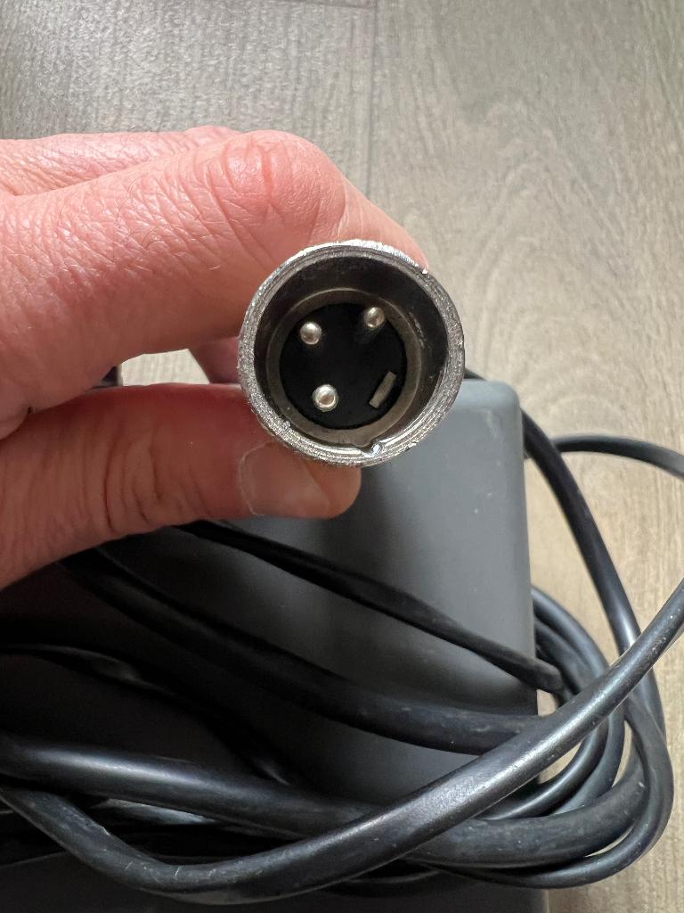 E-bike lader 34V 3.4A, Ophalen of Verzenden, Gebruikt