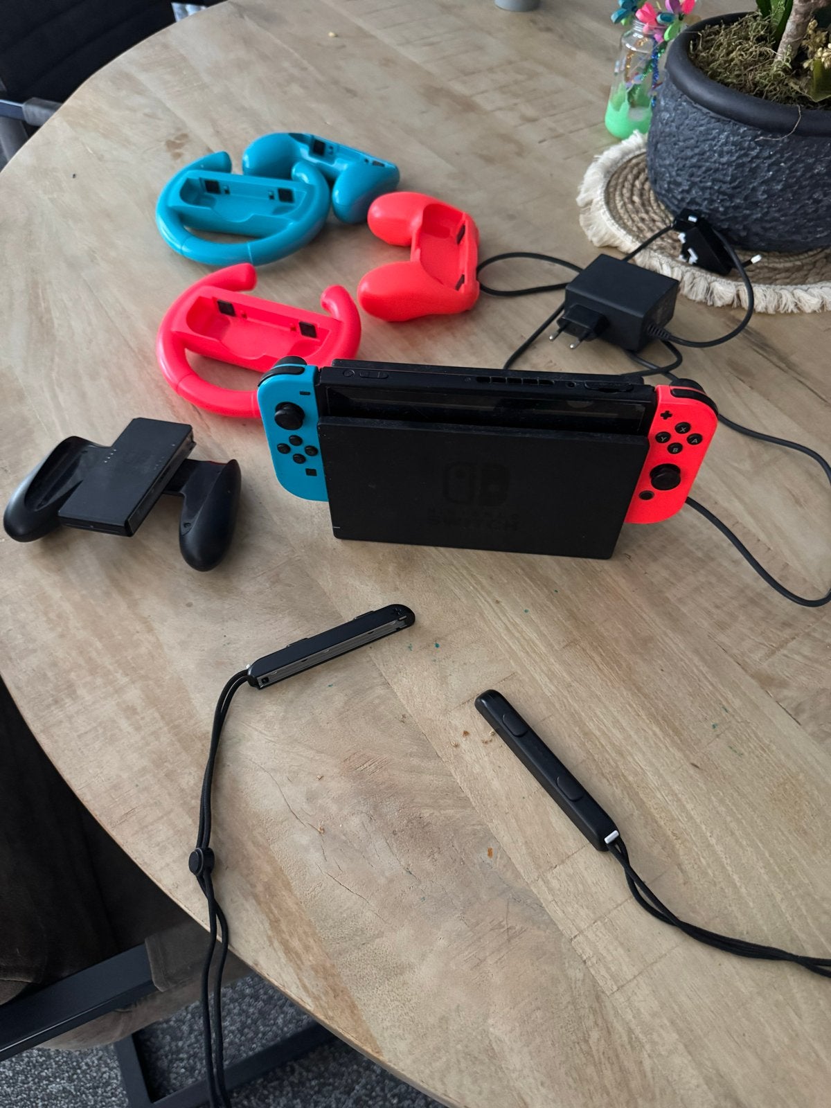 Nintendo Switch met accessoires en 2 controllers, Ophalen, Gebruikt, Met 2 controllers, Switch Original