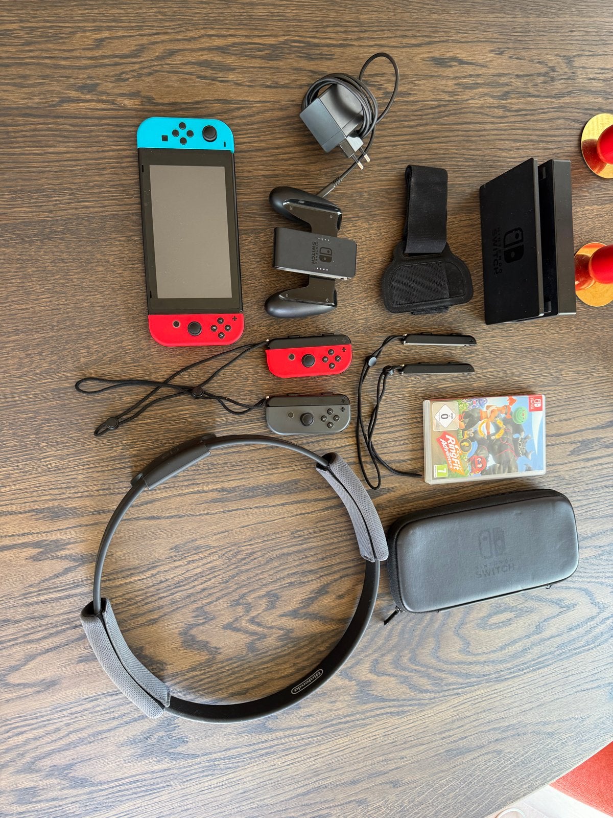 Nintendo Switch met 4 controllers, Ring Fit Adventure & meer, Spelcomputers en Games, Spelcomputers | Nintendo Switch, Verzenden