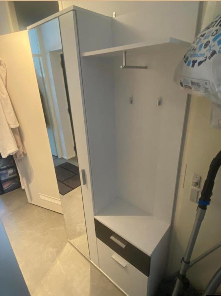 kledingkast met een spiegel en een kledinghanger(OTTO), Ophalen, Zo goed als nieuw
