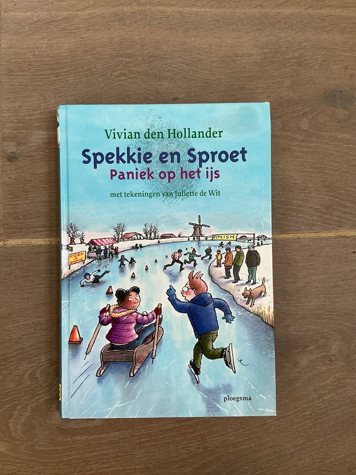 Spekkie en Sproet: Paniek op het ijs - Vivian den Hollander, Ophalen of Verzenden, Zo goed als nieuw, Fictie