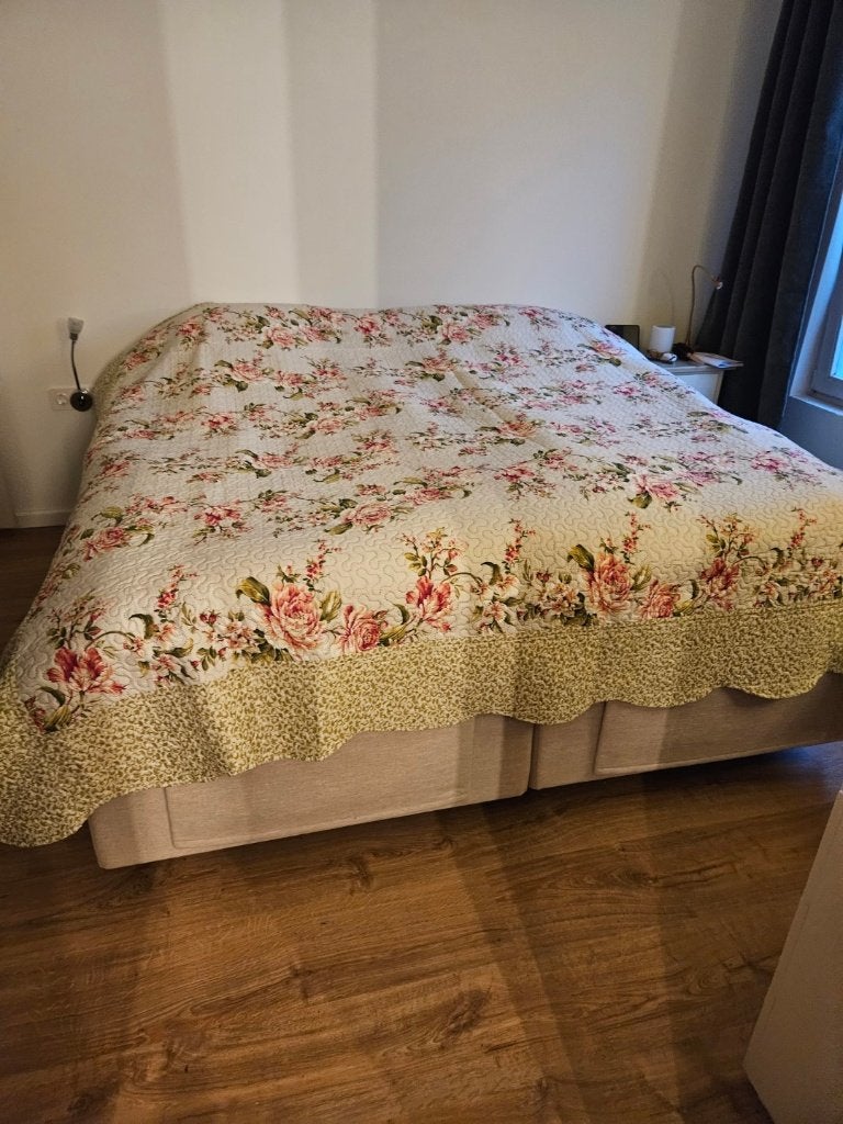 bedsprei met volant en rozen NIEUW, Katoen, Nieuw, Ophalen of Verzenden, Wasbaar