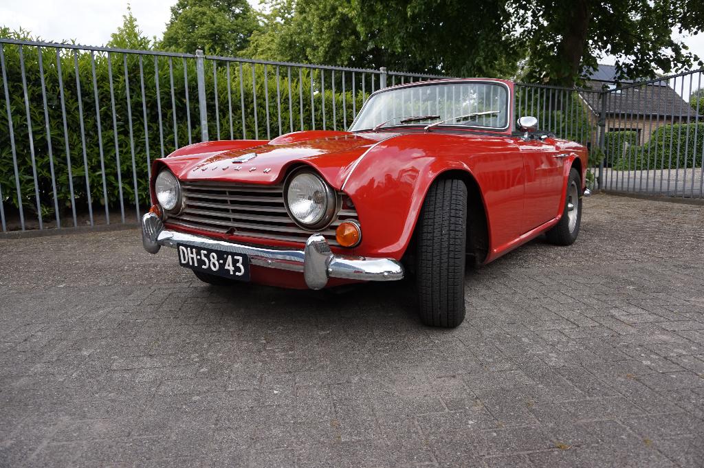 Triumph TR4 Overdrive - 1963, Auto's, Triumph, Particulier, TR4, Benzine, Cabriolet, Handgeschakeld, Geïmporteerd, Rood, Zwart