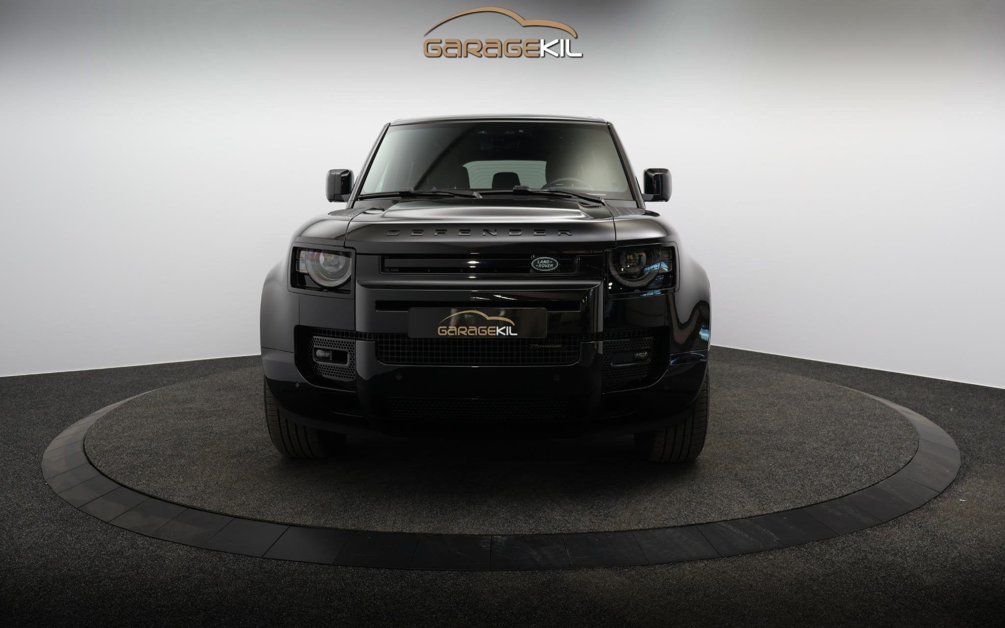 Land Rover Defender 110 2.0 P400e 110 X-Dynamic SE Dealer on, Auto's, Land Rover, Automaat, 404 pk, Gebruikt, 3000 kg
