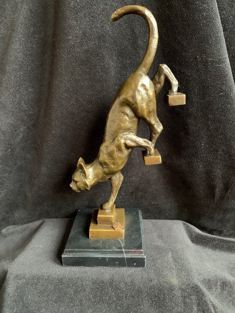Poes op trap , brons, Ophalen of Verzenden, Gemerkt, Brons, Beeld