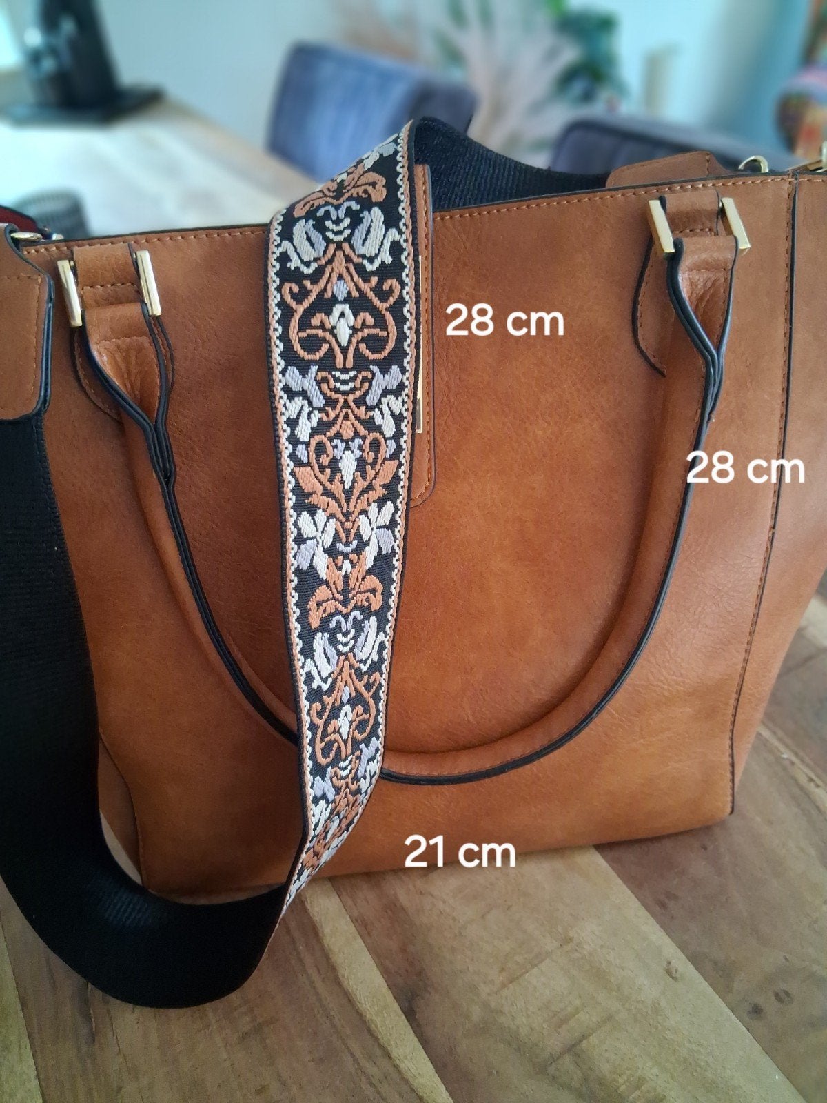 Stijlvolle bruine handtas met rood interieur en schouderband, Ophalen of Verzenden, Zo goed als nieuw, Bruin, Handtas