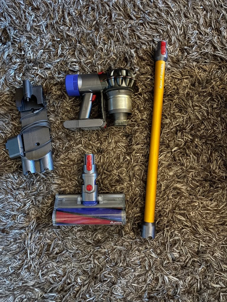 Dyson v8 werkt goed met een klein defect, Witgoed en Apparatuur, Stofzuigers, Ophalen, Gebruikt