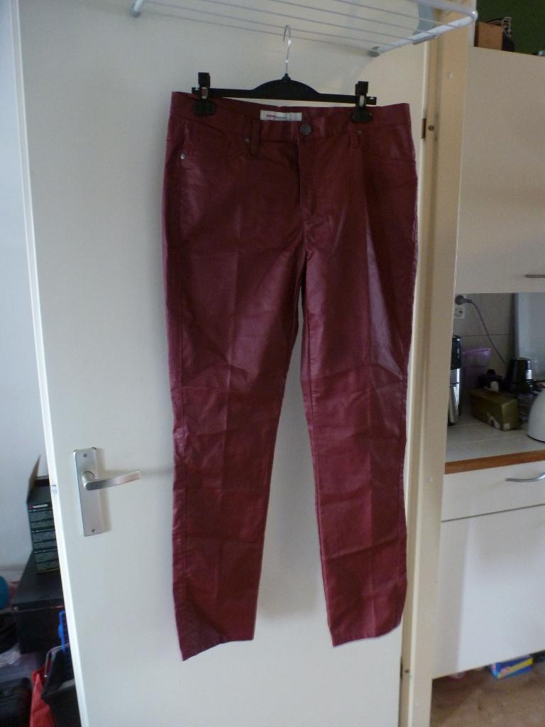 zomer GEISHA burgundy imitatie leer broek 44 -GRATIS zend, Overige kleuren, Verzenden, Maat 42/44 (L), Nieuw