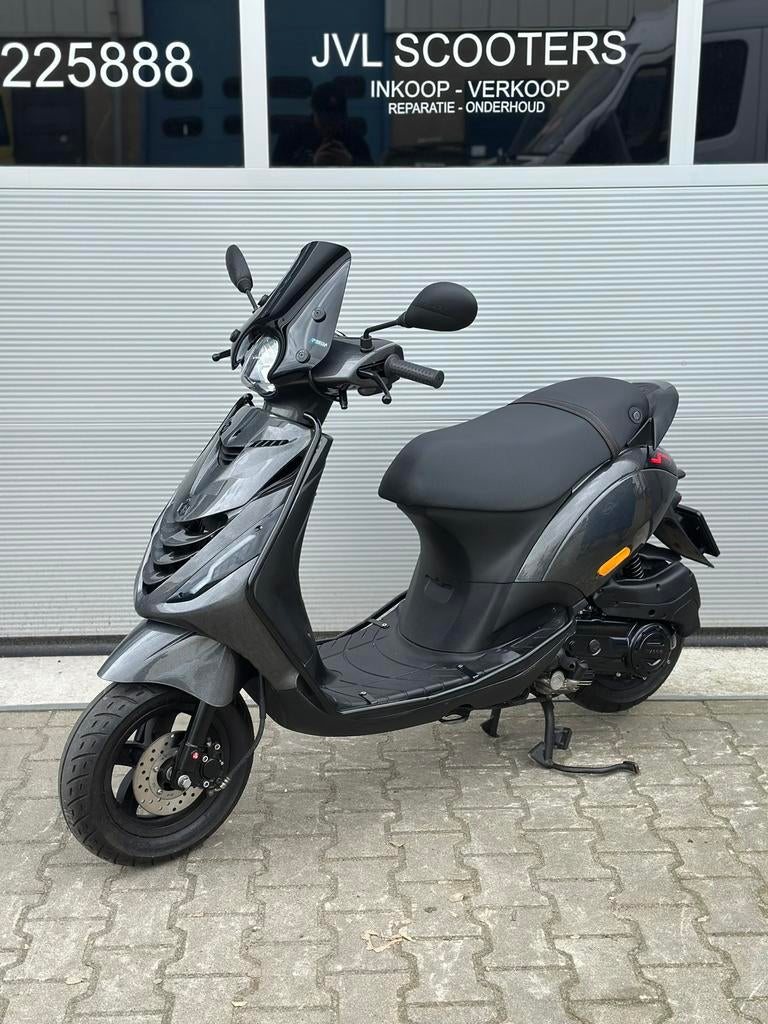 Piaggio zip 50cc 3v 4t 2021 Brom 3500km!, Fietsen en Brommers, Brommeronderdelen | Algemeen, Zo goed als nieuw, Overige typen