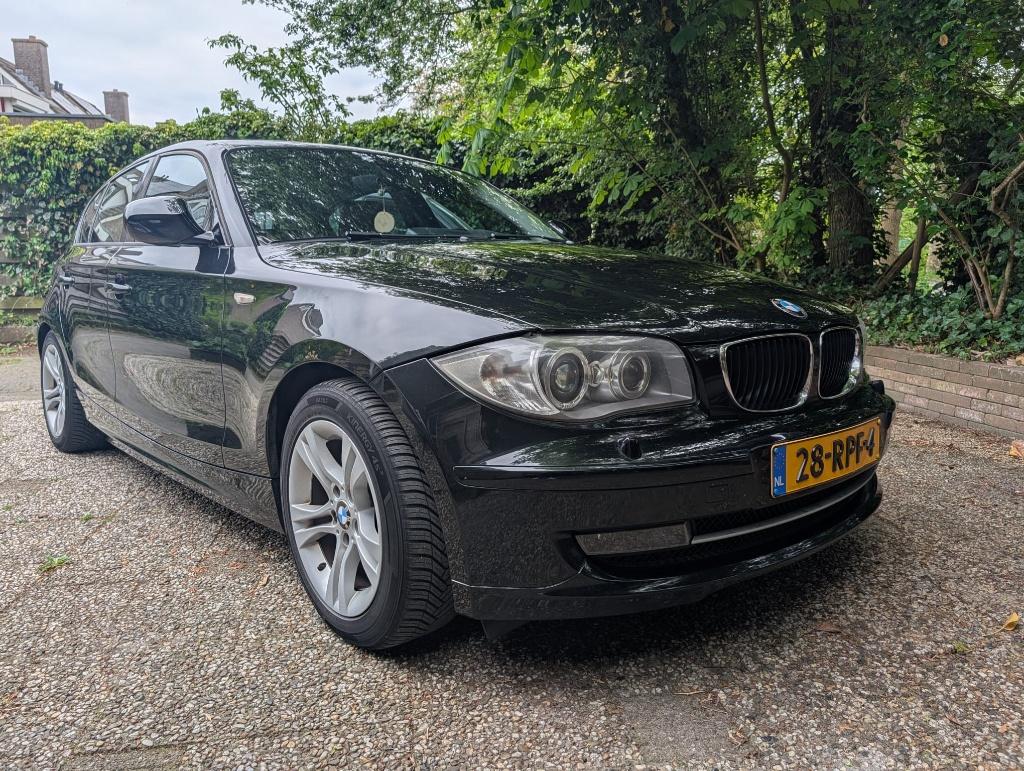 BMW 1-Serie 2.0 118I 5DR 2011 Zwart, Auto's, BMW, 1-Serie, Achterwielaandrijving, 1995 cc, Zwart