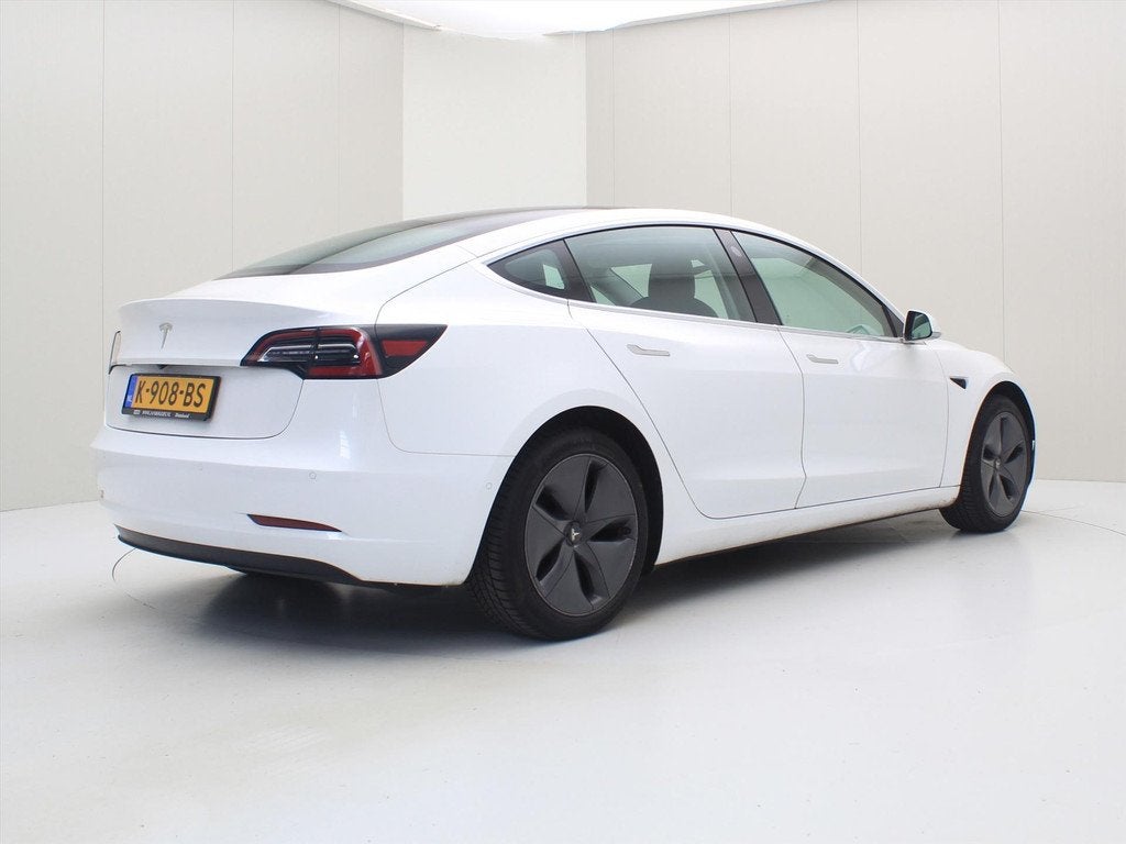 Tesla Model 3 Standard RWD Plus [ LFP-ACCU+AUTOPILOT+60 kWh+, Automaat, Achterwielaandrijving, Zwart, Wit
