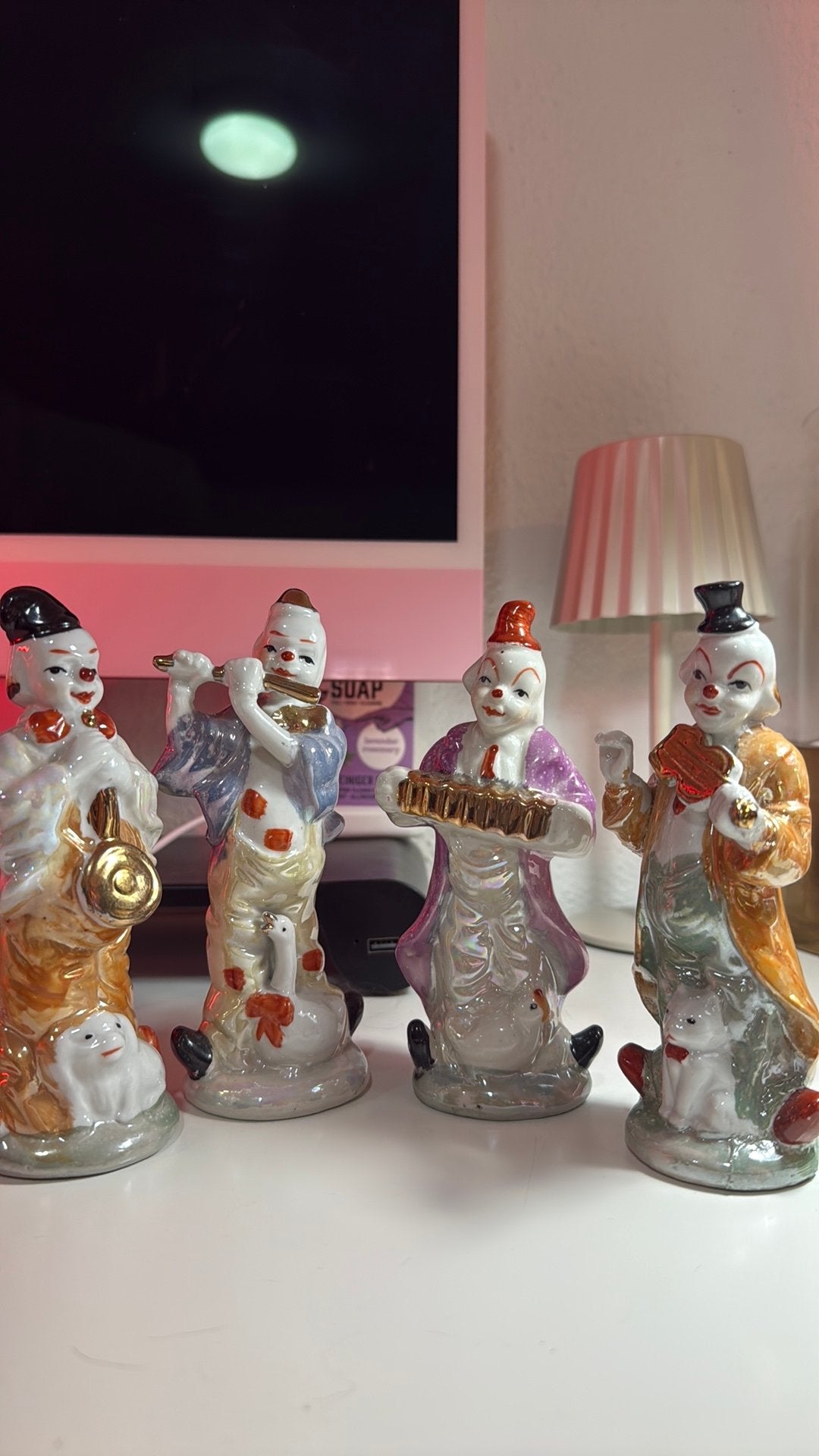 Set muziek clownen, Ophalen