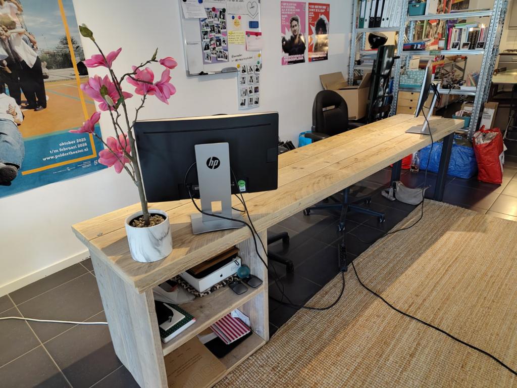 Groot steigerhouten bureau, Huis en Inrichting, Bureaus, Zo goed als nieuw, Bureau-kast combinatie, Overige merken, Modern, Hout