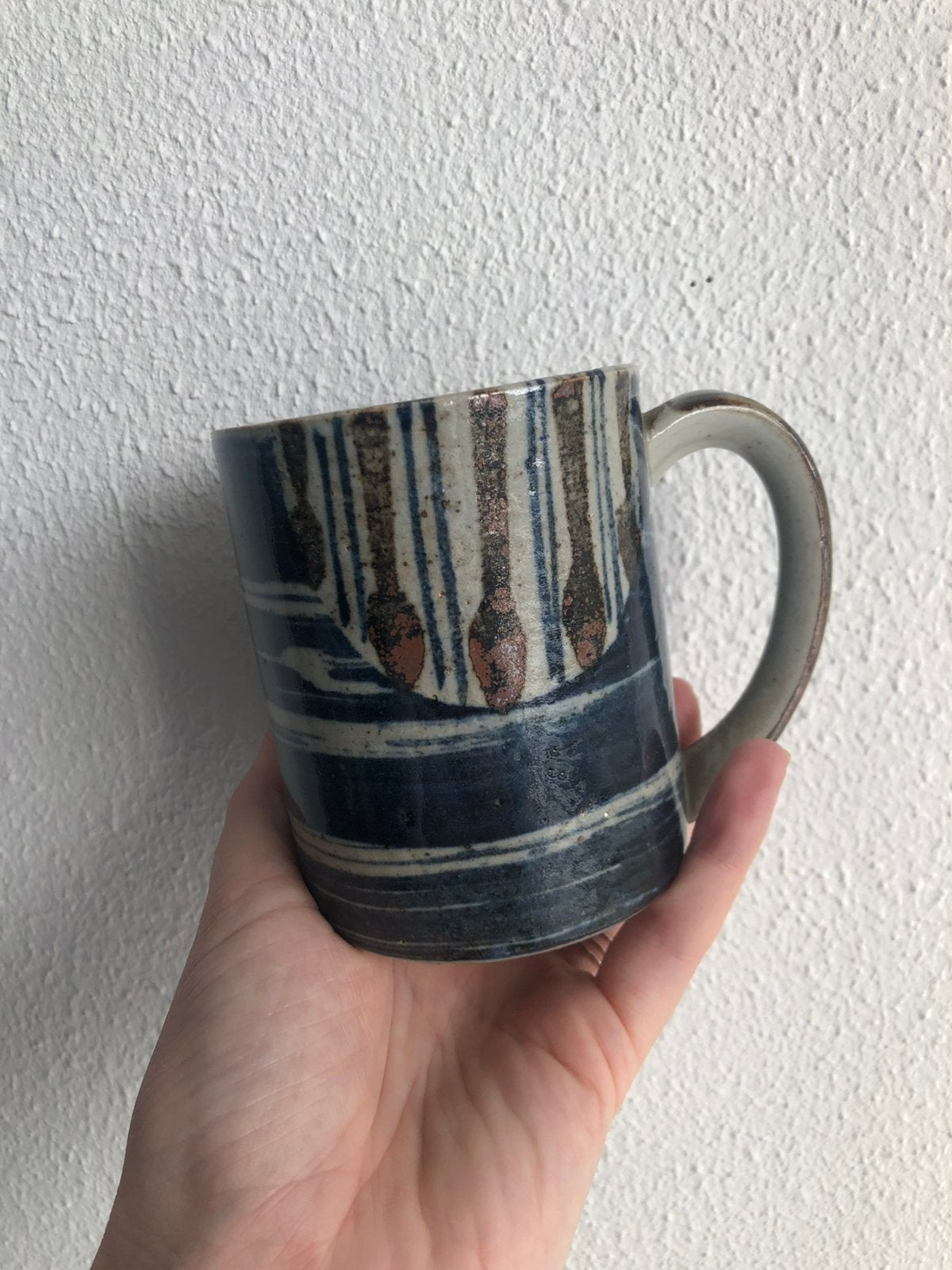 vintage ‘studio pottery’ mok, Keramiek, Ophalen of Verzenden, Zo goed als nieuw, Overige stijlen