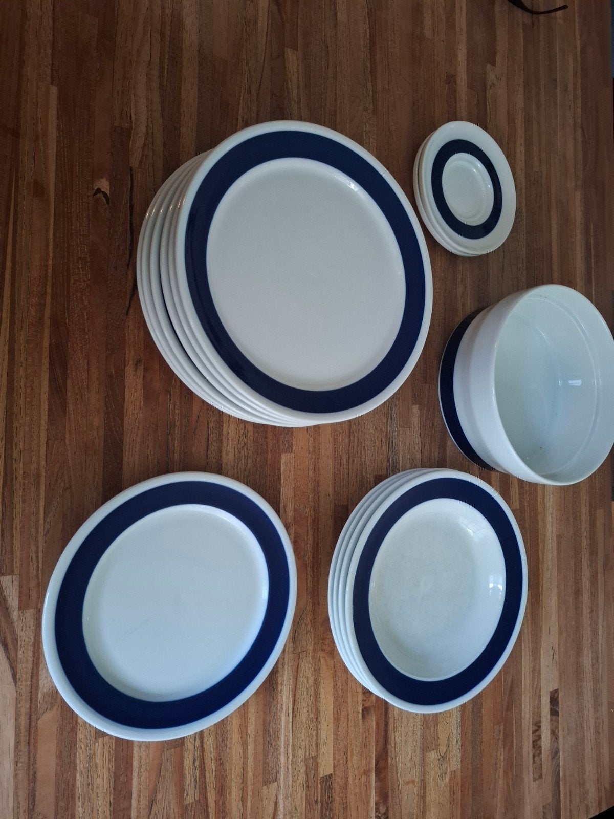 borden wit met blauwe rand, Ophalen, Porselein, Overige stijlen, Bord(en)