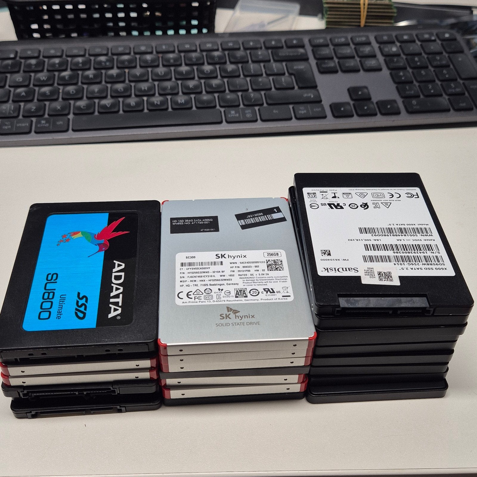 diverse merken 240/250/256GB SSD 2,5" Sata, Intern, Gebruikt, Verzenden, SanDisk