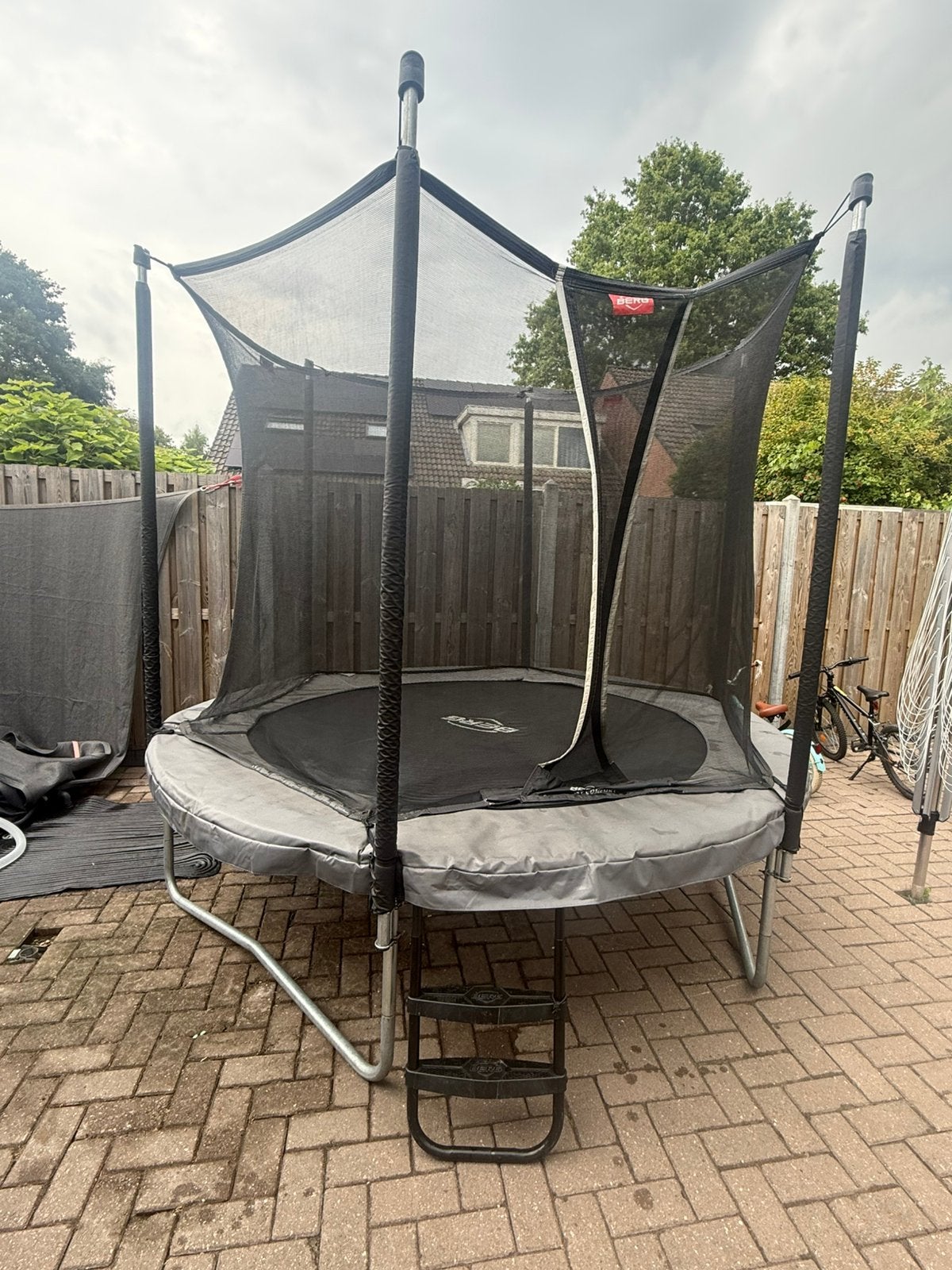 Berg trampoline, Kinderen en Baby's, Speelgoed | Buiten | Trampolines, Ophalen, Zo goed als nieuw