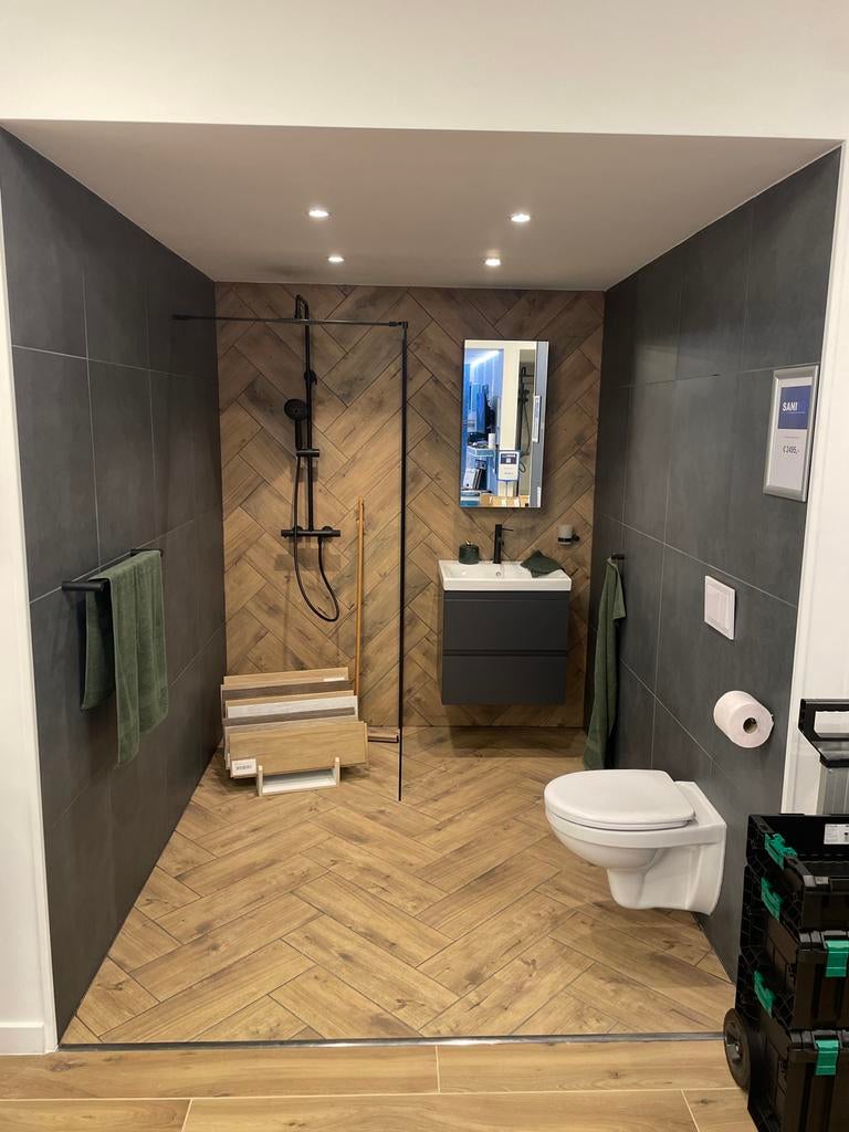 €2495 Complete badkamer incl. inrichting en tegels tot 25m2
