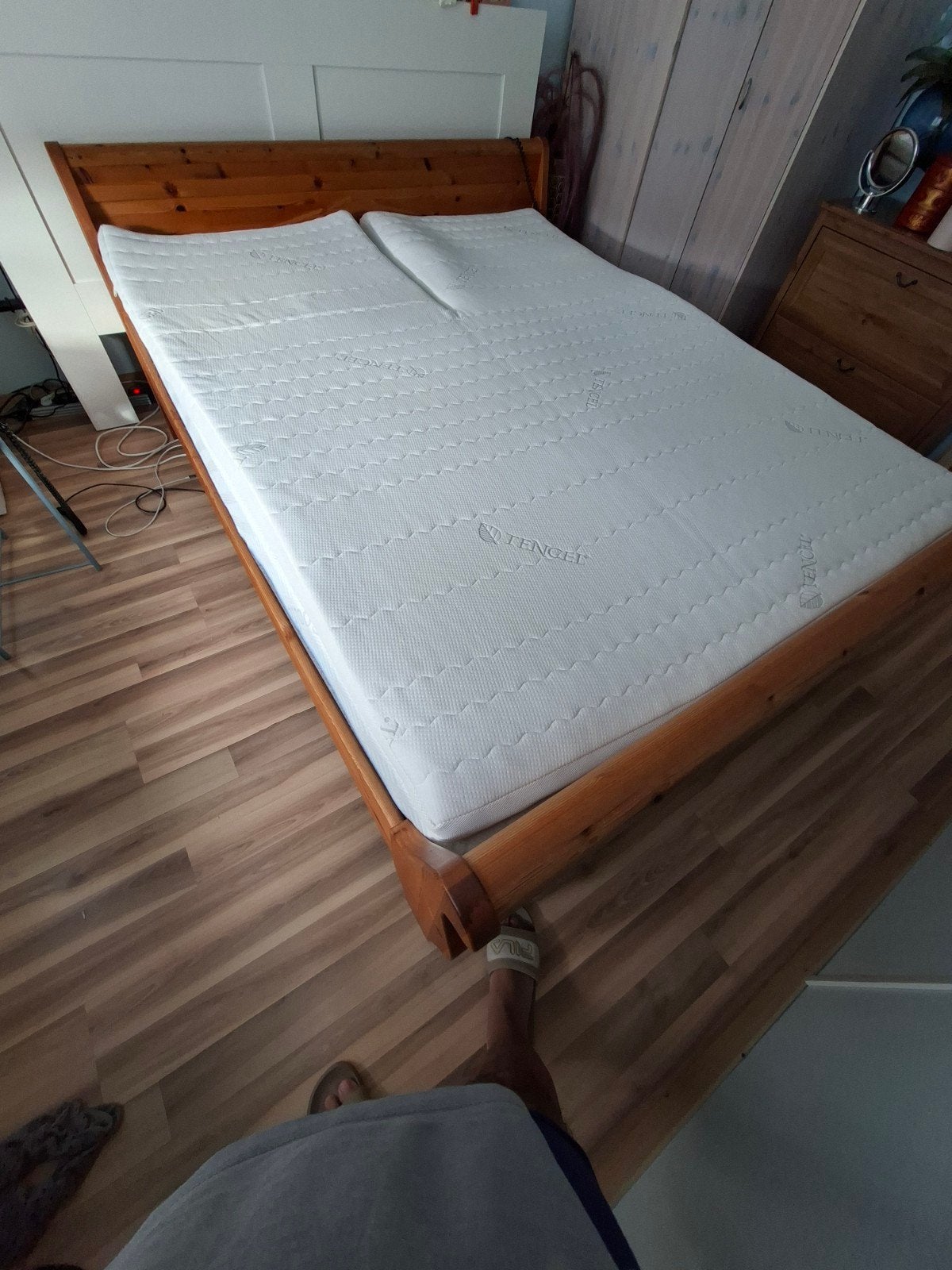 Foto 2 van Houten tweepersoonsbed met verstelbare lattenbodems