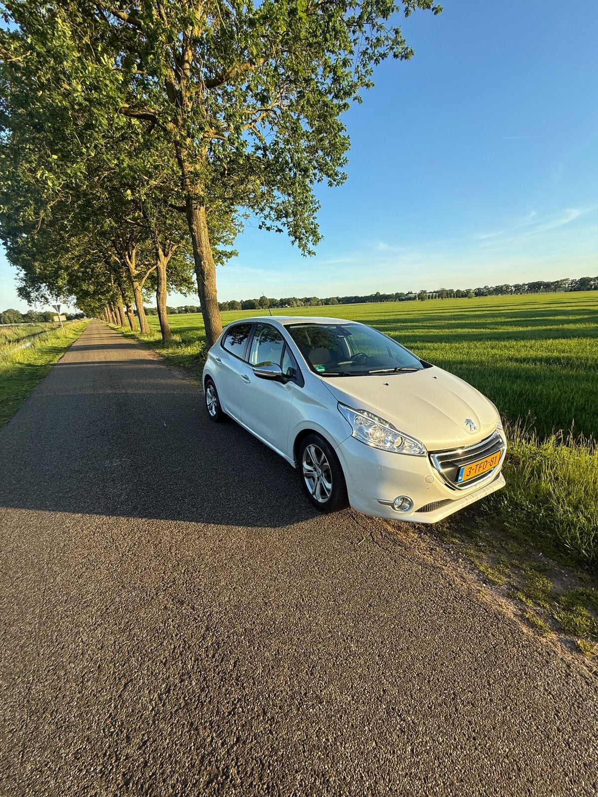 Peugeot 208 1.2 VTI 60KW 5-D 2-TR 2014 Wit, Auto's, 40 €/maand, 1199 cc, Wit, Origineel Nederlands