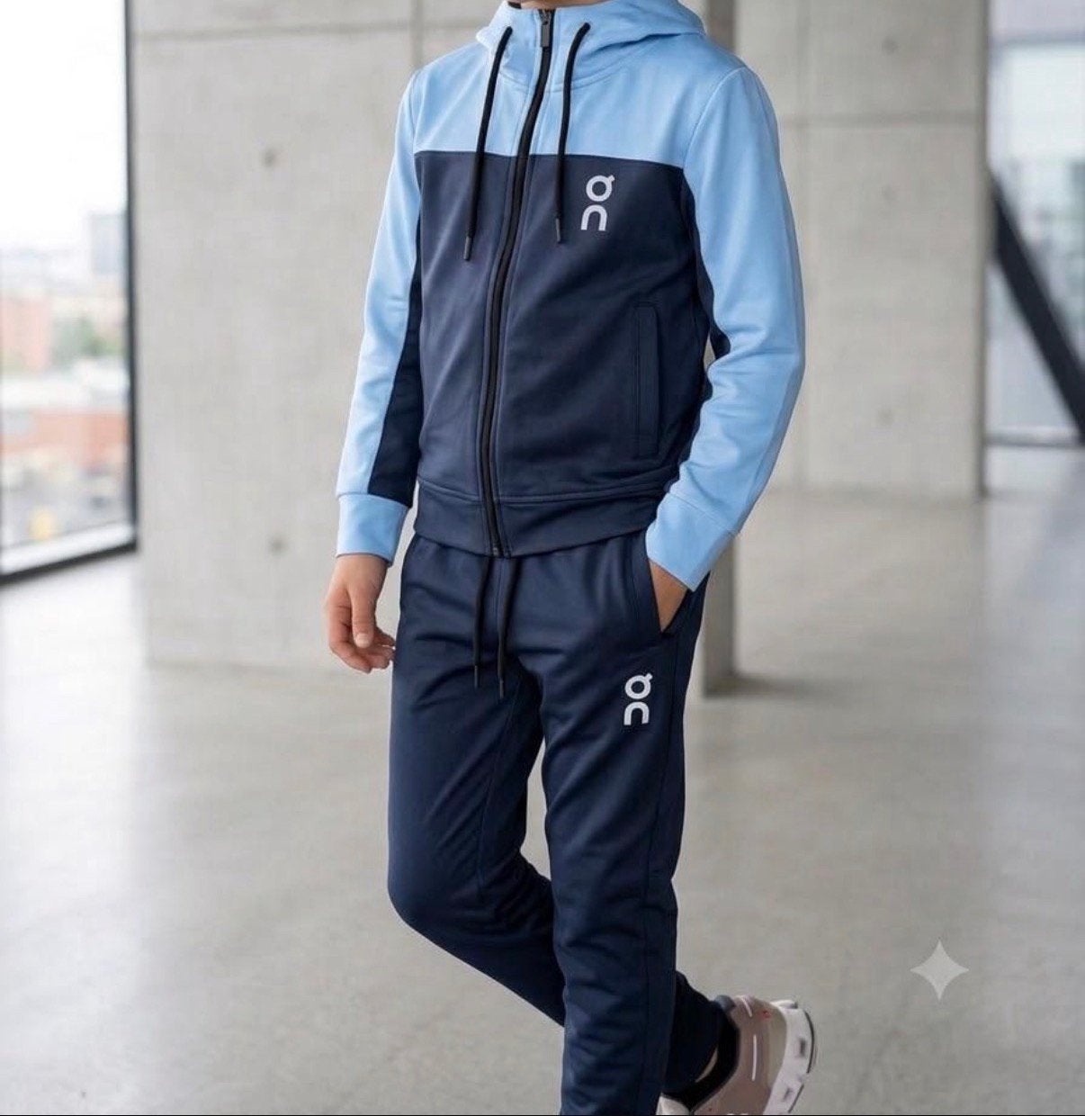 Oncloud trainingspak, Ophalen of Verzenden, Zo goed als nieuw, Jongen, Sport- of Zwemkleding
