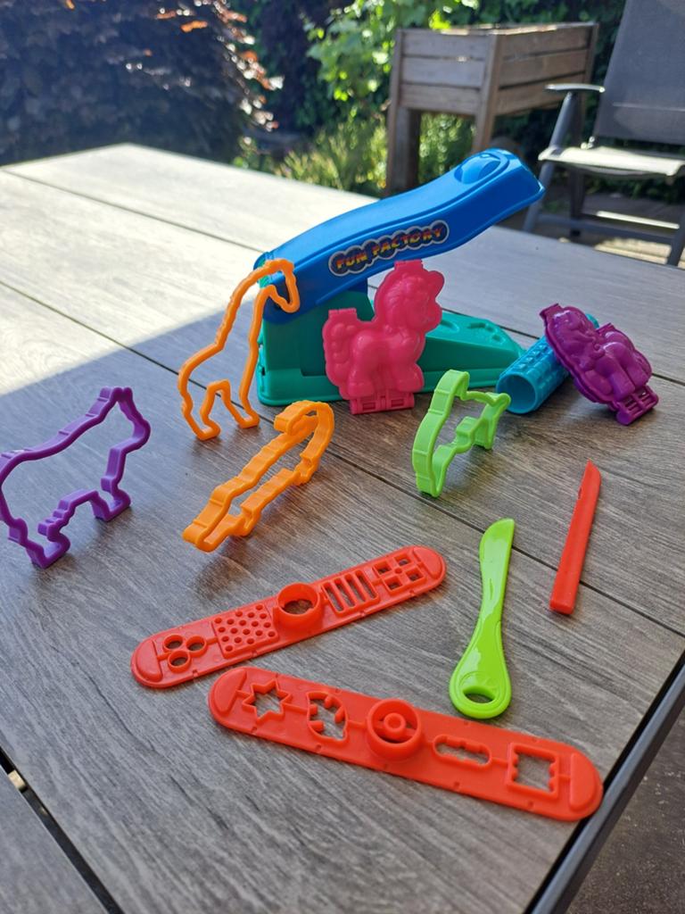 Play-Doh Fun Factory met persmachine en vormpjes, Ophalen of Verzenden, Zo goed als nieuw, Jongen of Meisje