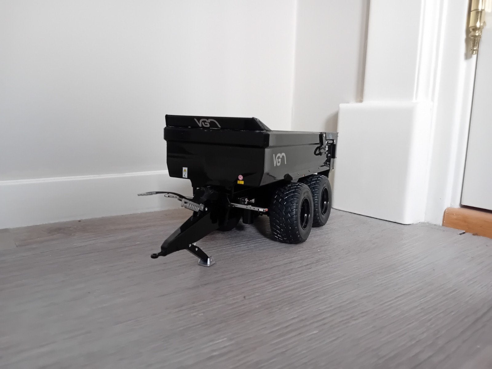 zwarte vgm dumper at collection 1:32, Hobby en Vrije tijd, Ophalen of Verzenden, Zo goed als nieuw, Tractor of Landbouw, Overige merken