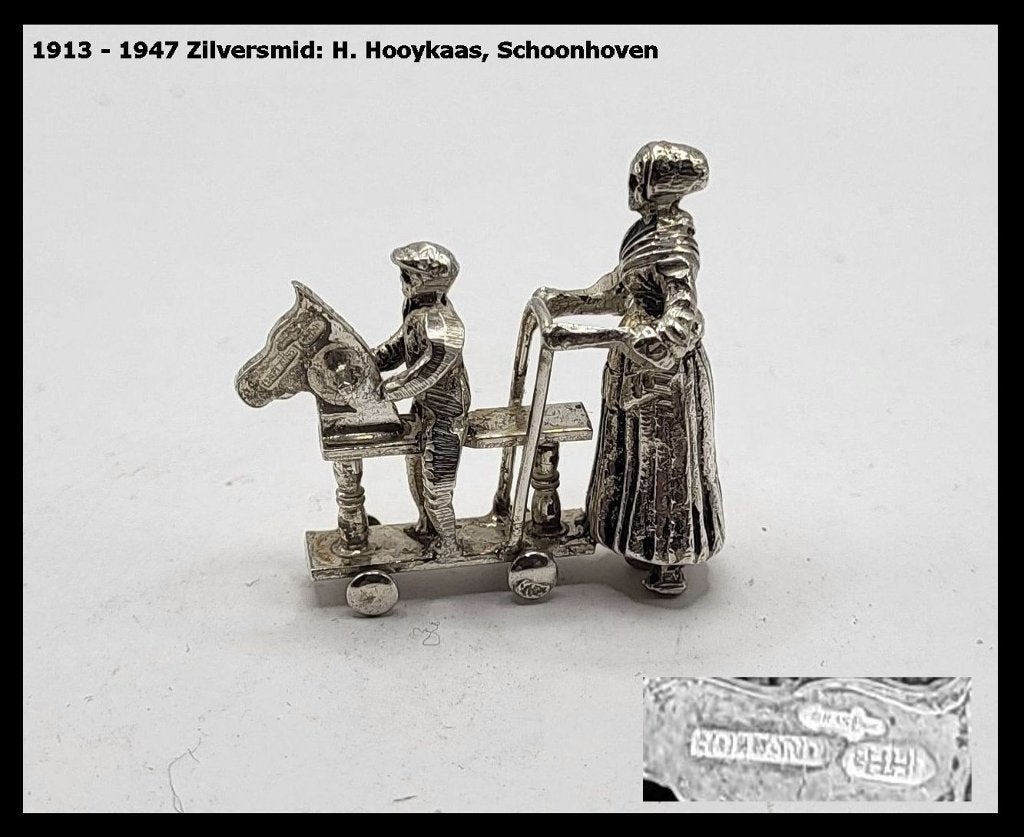 Miniatuur zilver vrouw achter looppaard, Nederlands gekeurd, Ophalen of Verzenden, Zilver