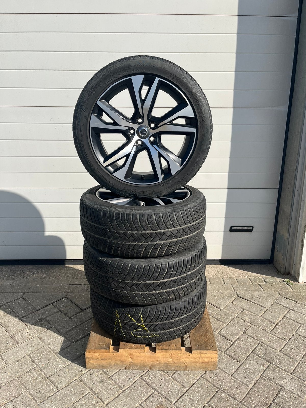 Volvo R 235/46 R 18 inch, Ophalen, 18 inch, Gebruikt, Banden en Velgen