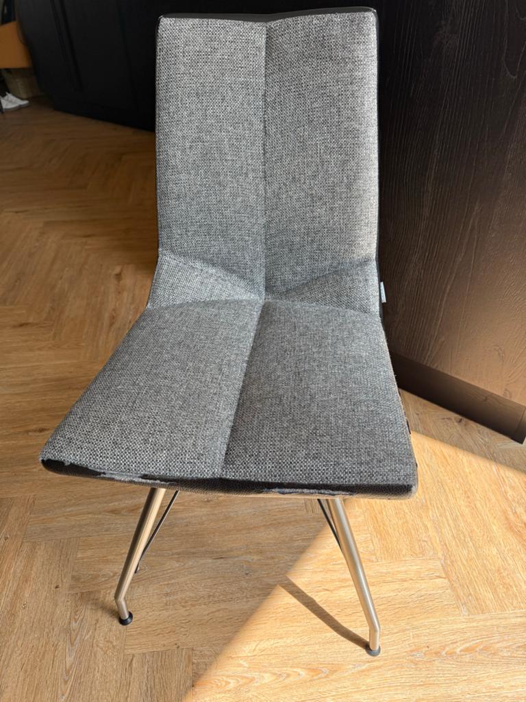 4 eetkamerstoelen: 2 lichtgrijs, 2 zwart, Ophalen, Gebruikt, Overige kleuren, Vier