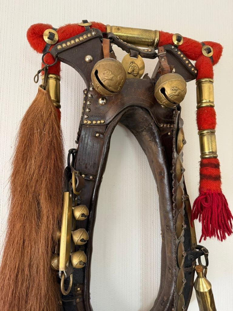 Groot decoratief paardentuig met messing bellen, Landelijk, Ophalen, Gebruikt, Decoratieobject