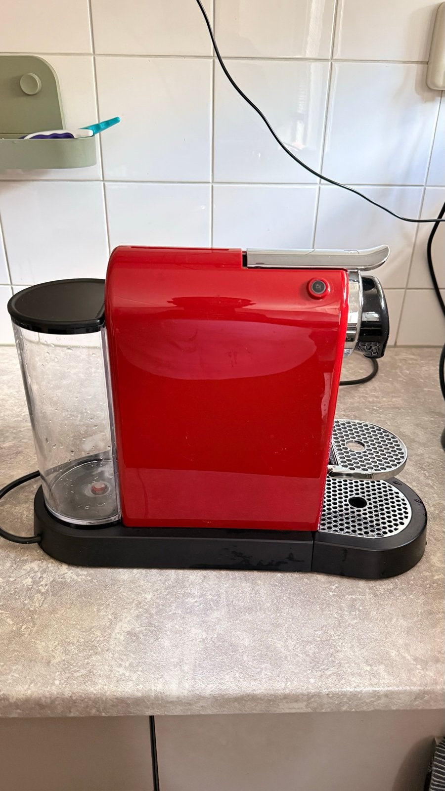 Nespresso Krups koffiemachine met aeroccino 3 melkopschuimer, Ophalen, Espresso apparaat, Zo goed als nieuw, 1 kopje