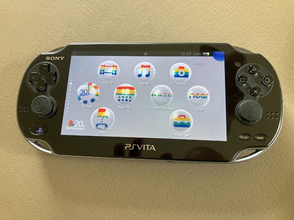 PS Vita (PCH-1004) OLED, Spelcomputers en Games, Spelcomputers | Sony PlayStation Vita, Zo goed als nieuw, Zwart, Met games, Met camera