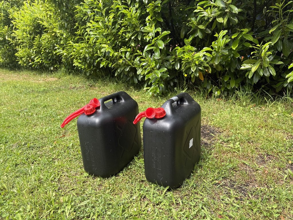 Jerrycans 20 liter, 11 stuks voor diesel en benzine, Ophalen